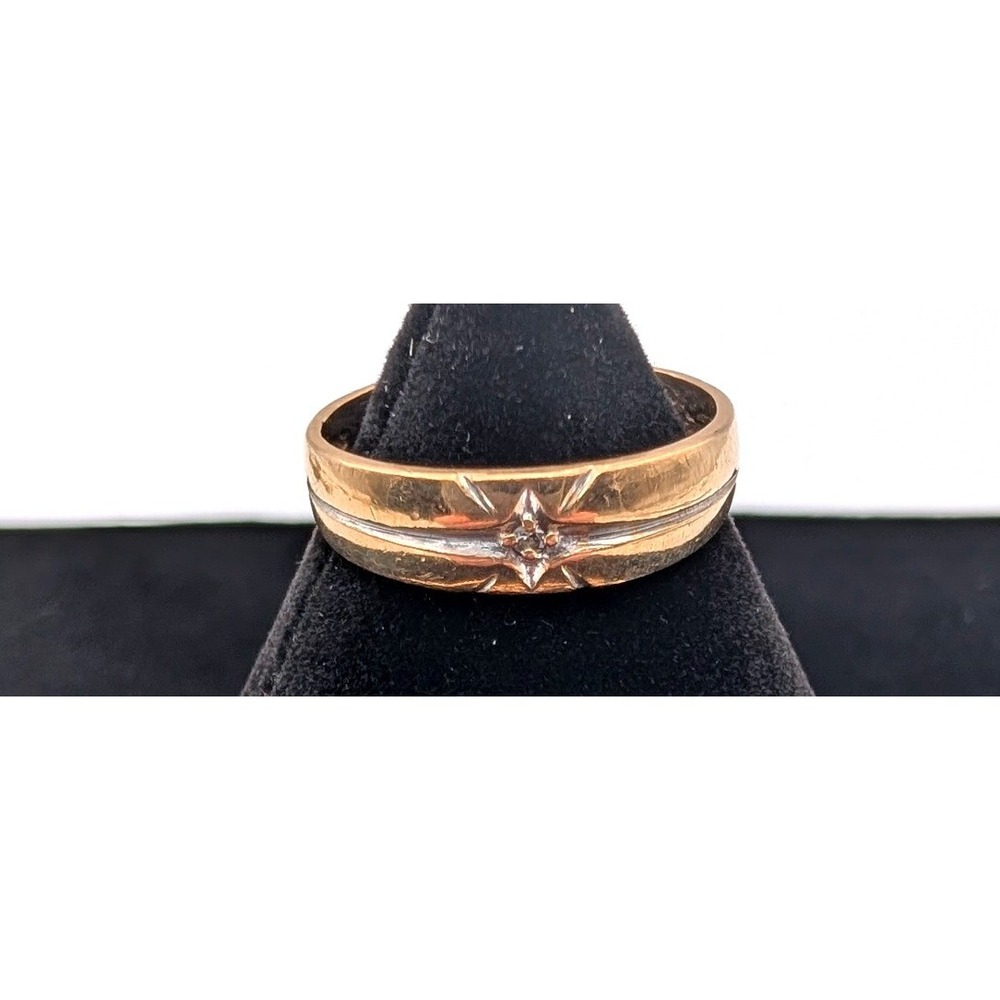 Mens 14K Yellow Gold Star Set Accent Two Tone Band Ring Size 8.25